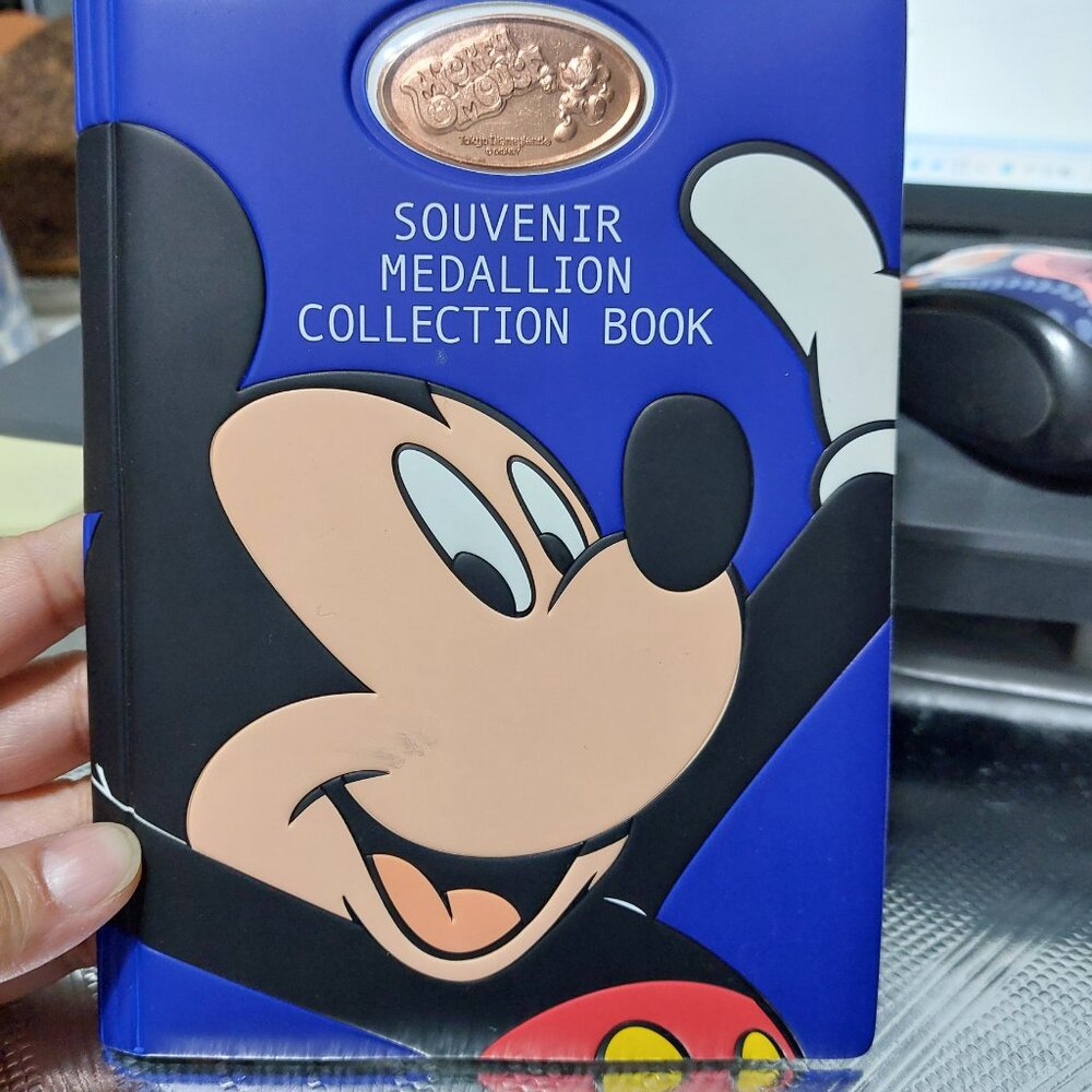 Tokyo Disneyland Souvenir Medallion Collection Book BLUE - Picture 3 of 11